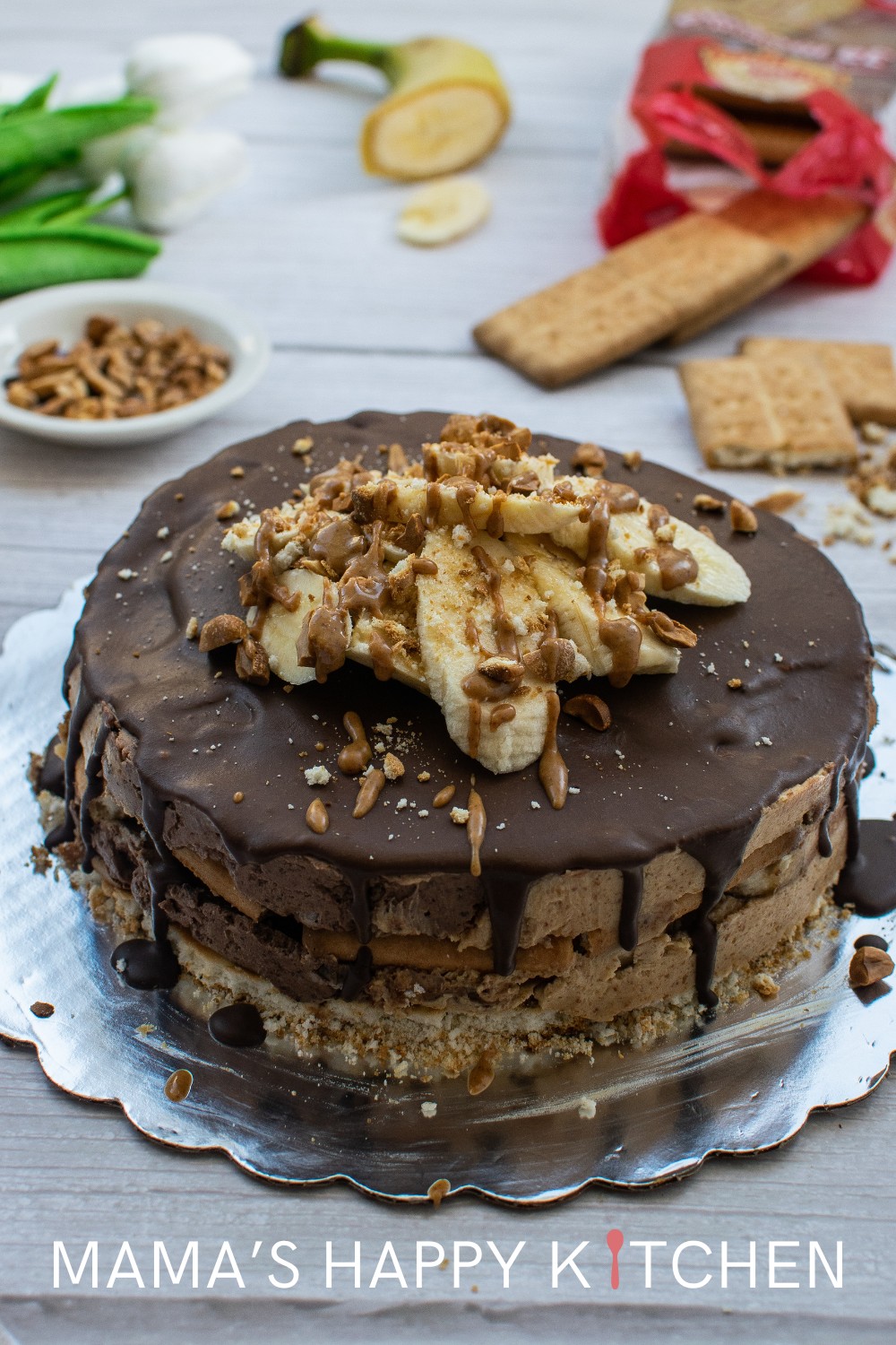 Do you like peanut butter and banana sandwiches? That's why I also love this chocolate and peanut butter cake with bananas. Peanut butter and banana sandwiches remind me of fond childhood memories when I ate them every single day. Even better with some chocolate to go with them. You have all of those wonderful flavors melded into one layered cake. This cake is simple to make, too, because I used wafers (I used vanilla) soaked in milk instead of making a graham cracker crust.