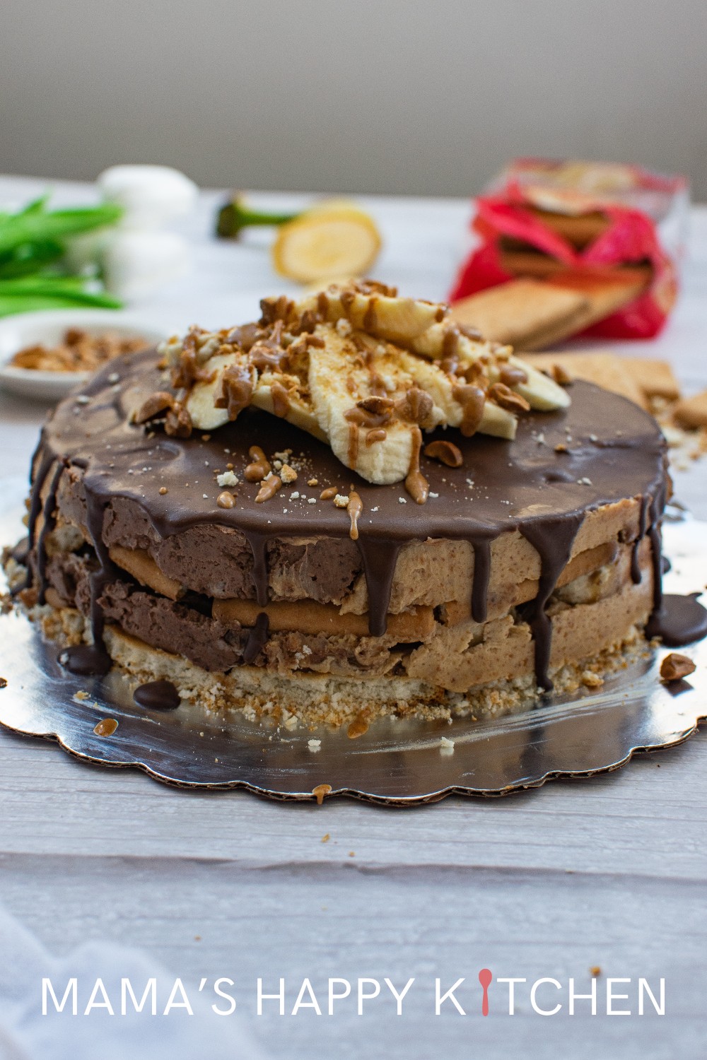 Do you like peanut butter and banana sandwiches? That's why I also love this chocolate and peanut butter cake with bananas. Peanut butter and banana sandwiches remind me of fond childhood memories when I ate them every single day. Even better with some chocolate to go with them. You have all of those wonderful flavors melded into one layered cake. This cake is simple to make, too, because I used wafers (I used vanilla) soaked in milk instead of making a graham cracker crust.