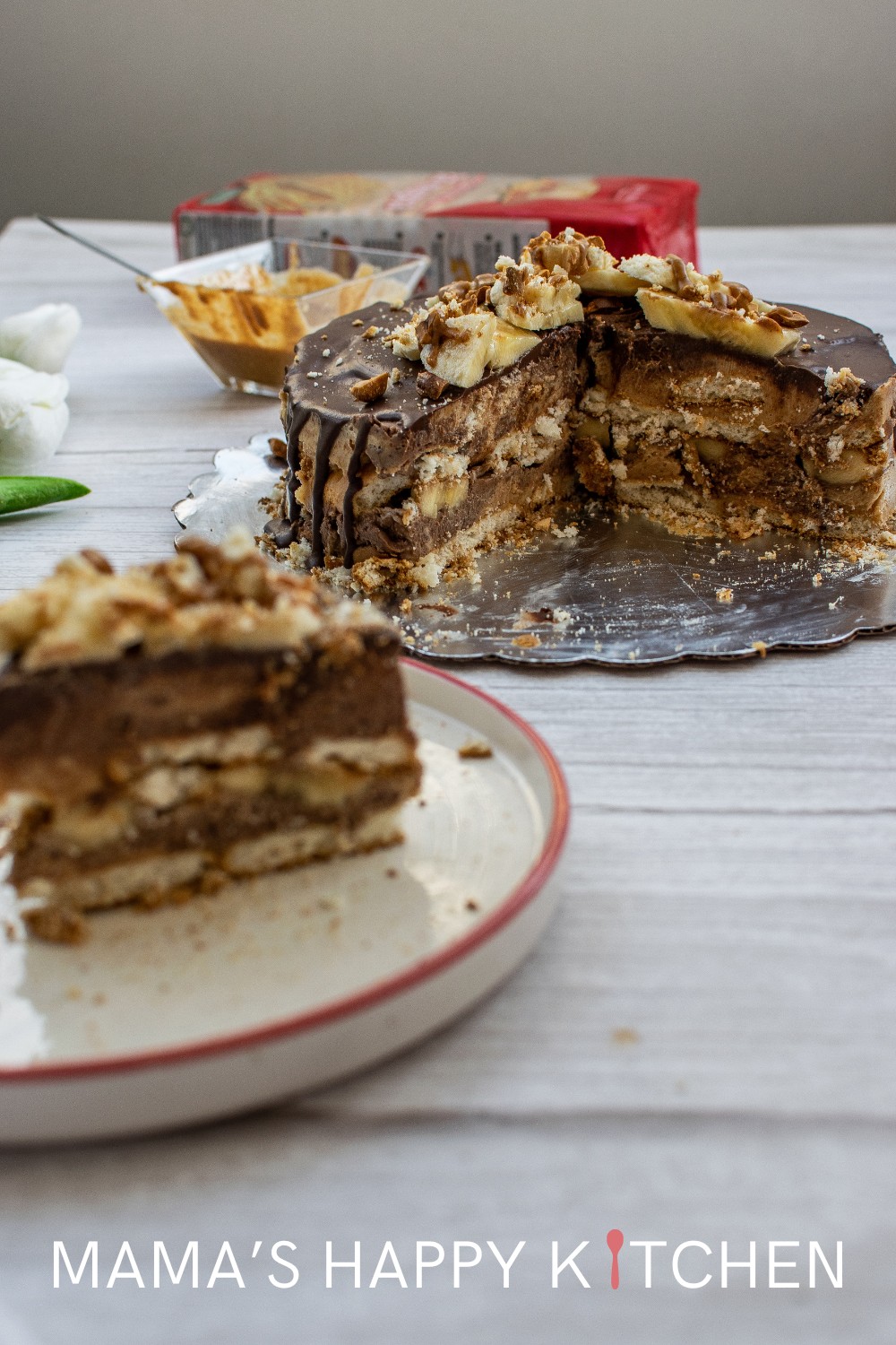 Do you like peanut butter and banana sandwiches? That's why I also love this chocolate and peanut butter cake with bananas. Peanut butter and banana sandwiches remind me of fond childhood memories when I ate them every single day. Even better with some chocolate to go with them. You have all of those wonderful flavors melded into one layered cake. This cake is simple to make, too, because I used wafers (I used vanilla) soaked in milk instead of making a graham cracker crust.