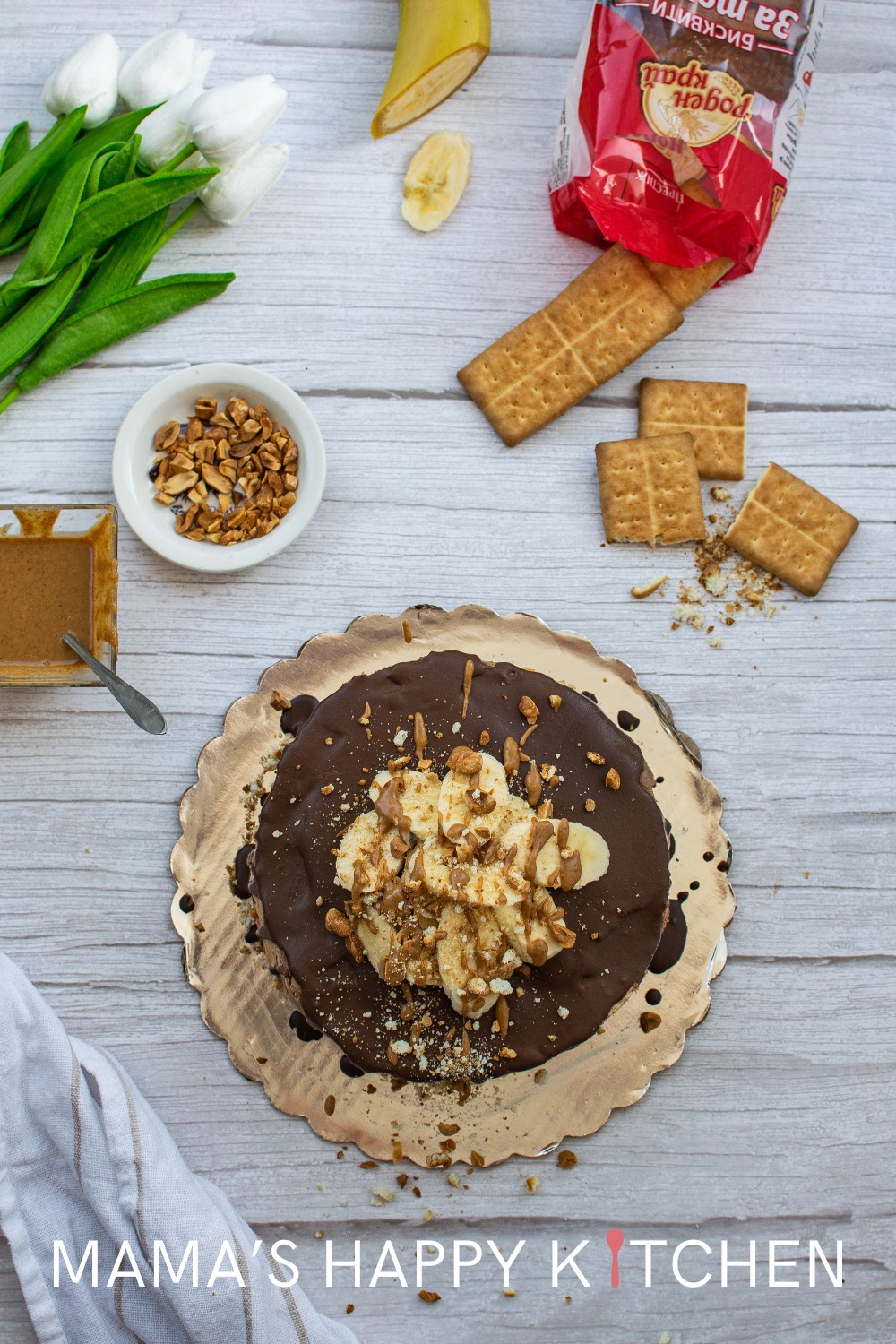 Do you like peanut butter and banana sandwiches? That's why I also love this chocolate and peanut butter cake with bananas. Peanut butter and banana sandwiches remind me of fond childhood memories when I ate them every single day. Even better with some chocolate to go with them. You have all of those wonderful flavors melded into one layered cake. This cake is simple to make, too, because I used wafers (I used vanilla) soaked in milk instead of making a graham cracker crust.