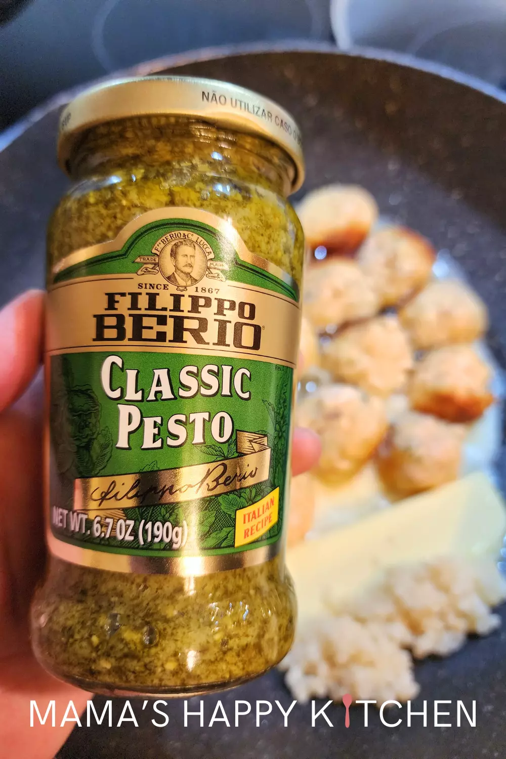 This creamy pesto pasta recipe is a quick and delicious Italian dish, combining the flavors of pesto sauce, butter, and garlic with the richness of half and half. Suitable for a cozy dinner, it's easy to prepare in just 20 minutes using simple ingredients like linguine, chicken broth, cornstarch, parsley, and Parmesan. The recipe offers flexibility with pasta choices and garnish, ensuring a savory, richly flavored meal that's perfect for both weeknights and special occasions.