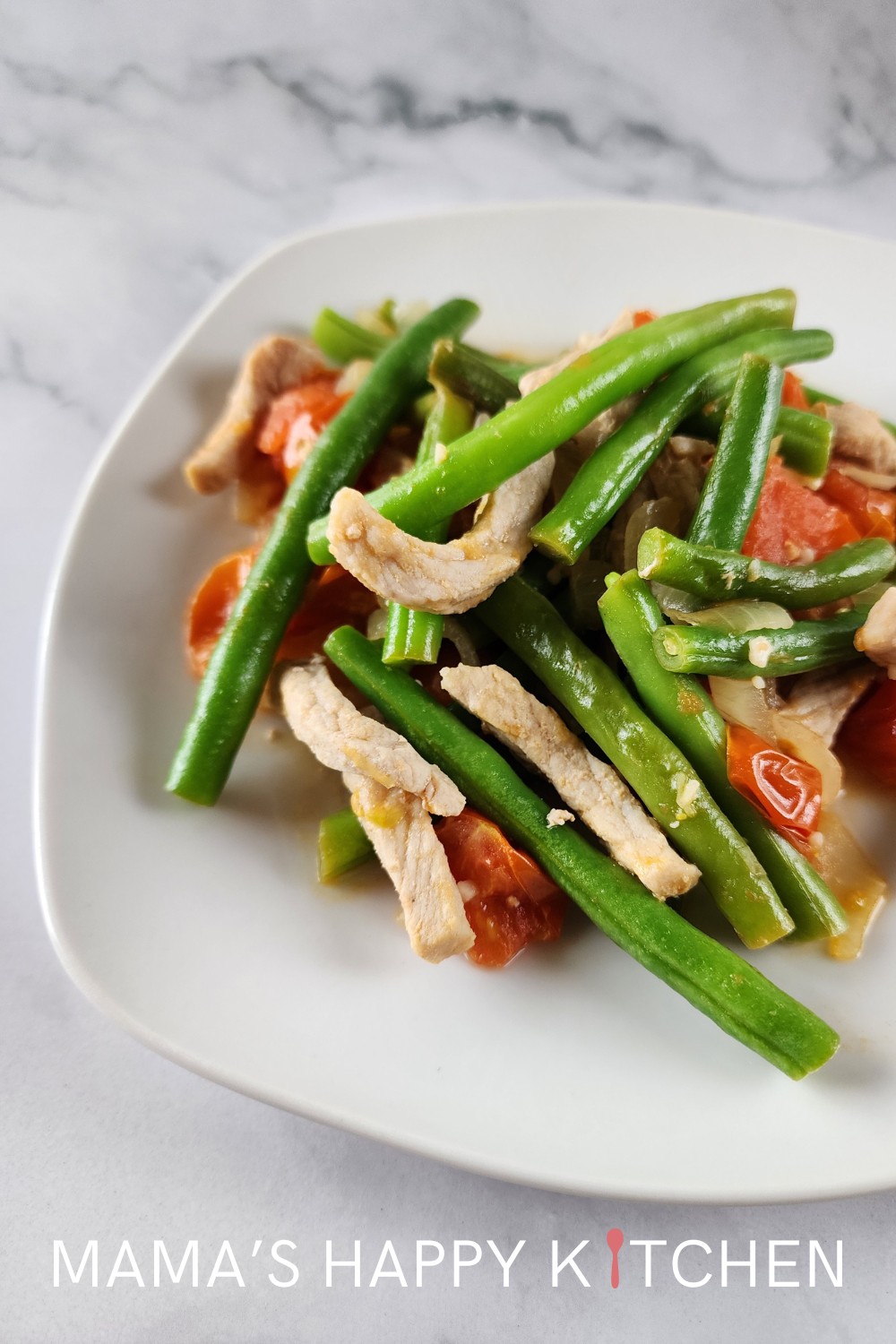 Today, I'm super excited to share another yummy Filipino recipe, Ginisang Baguio Beans, which is a simple dish made with fresh green beans, tomatoes, and pork. This dish is super delicious and great for anyone who wants a quick Filipino meal. Many recipes use ground pork. I used thinly sliced pork cutlets instead. If you want, you can substitute almost any kind of meat, including ground pork or ground beef. You can either eat it as a full meal over rice, or as a side dish.