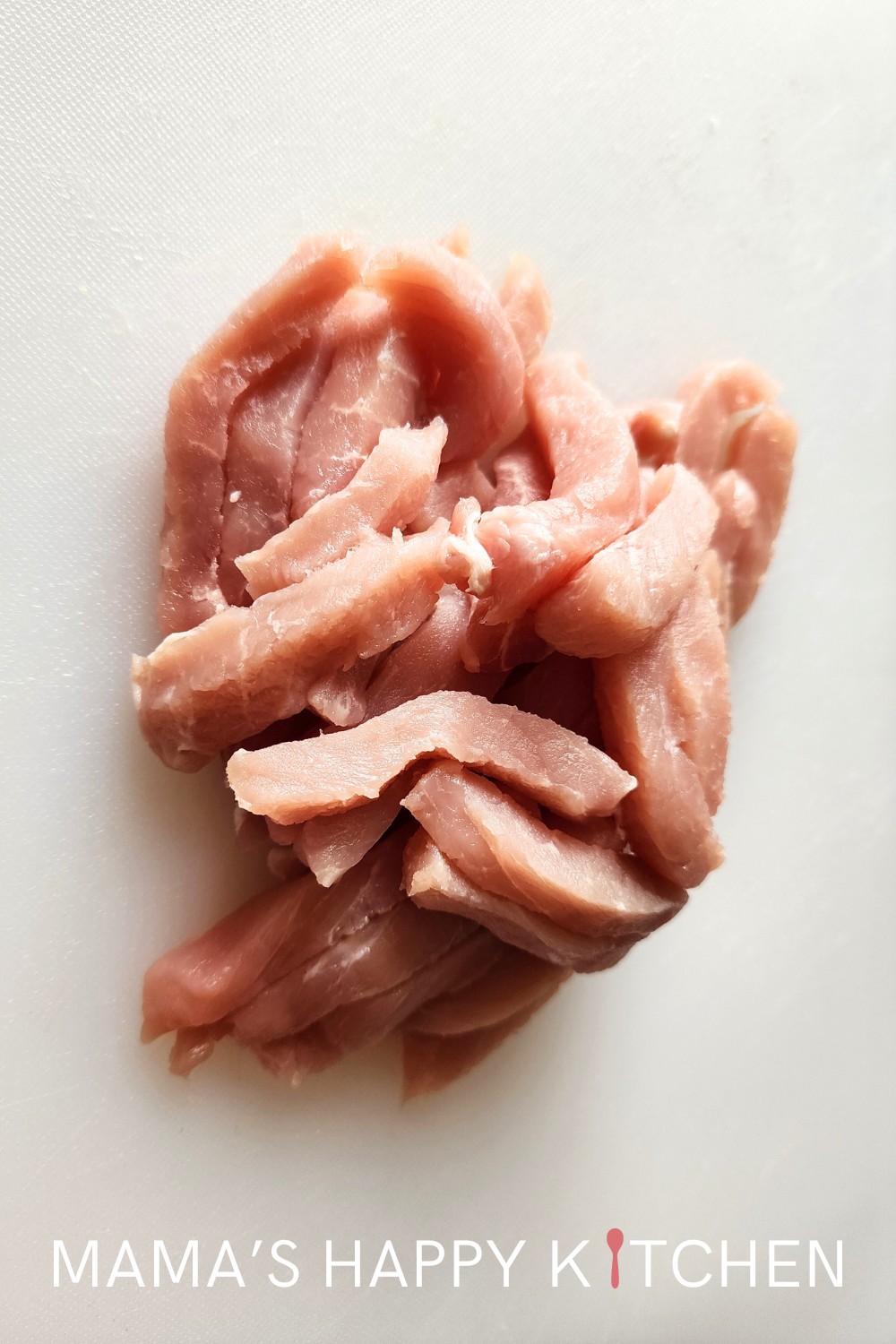 Today, I'm super excited to share another yummy Filipino recipe, Ginisang Baguio Beans, which is a simple dish made with fresh green beans, tomatoes, and pork. This dish is super delicious and great for anyone who wants a quick Filipino meal. Many recipes use ground pork. I used thinly sliced pork cutlets instead. If you want, you can substitute almost any kind of meat, including ground pork or ground beef. You can either eat it as a full meal over rice, or as a side dish.