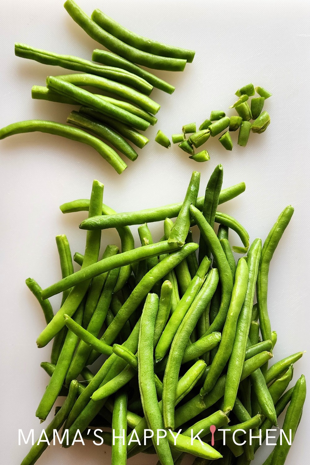 Today, I'm super excited to share another yummy Filipino recipe, Ginisang Baguio Beans, which is a simple dish made with fresh green beans, tomatoes, and pork. This dish is super delicious and great for anyone who wants a quick Filipino meal. Many recipes use ground pork. I used thinly sliced pork cutlets instead. If you want, you can substitute almost any kind of meat, including ground pork or ground beef. You can either eat it as a full meal over rice, or as a side dish.