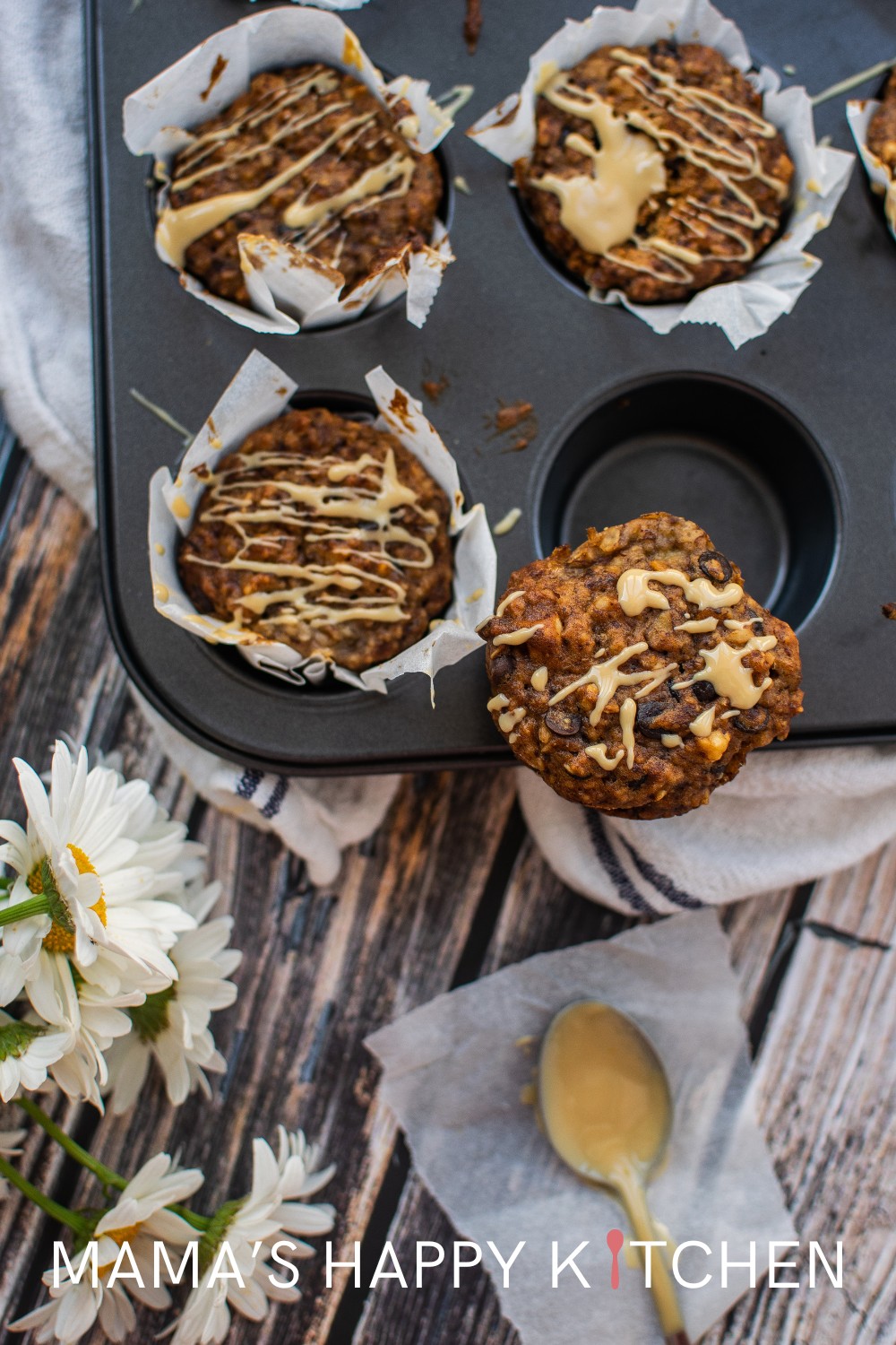 Ripe bananas be gone! Today, I'm going to make some moist banana bread muffins for a quick and easy treat to use up as all those ripe bananas that I always have lying around. Part of the reason that I have so many banana recipes on this site. The recipe balances the natural sweetness of bananas with a hint of cinnamon, and the addition of chocolate chips creates a rich, indulgent treat. I love to grab a yummy muffin when I'm dashing out the door to work or enjoying as mid-day snack.