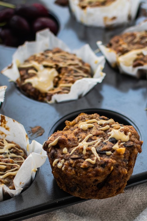 Ripe bananas be gone! Today, I'm going to make some moist banana bread muffins for a quick and easy treat to use up as all those ripe bananas that I always have lying around. Part of the reason that I have so many banana recipes on this site. The recipe balances the natural sweetness of bananas with a hint of cinnamon, and the addition of chocolate chips creates a rich, indulgent treat. I love to grab a yummy muffin when I'm dashing out the door to work or enjoying as mid-day snack.