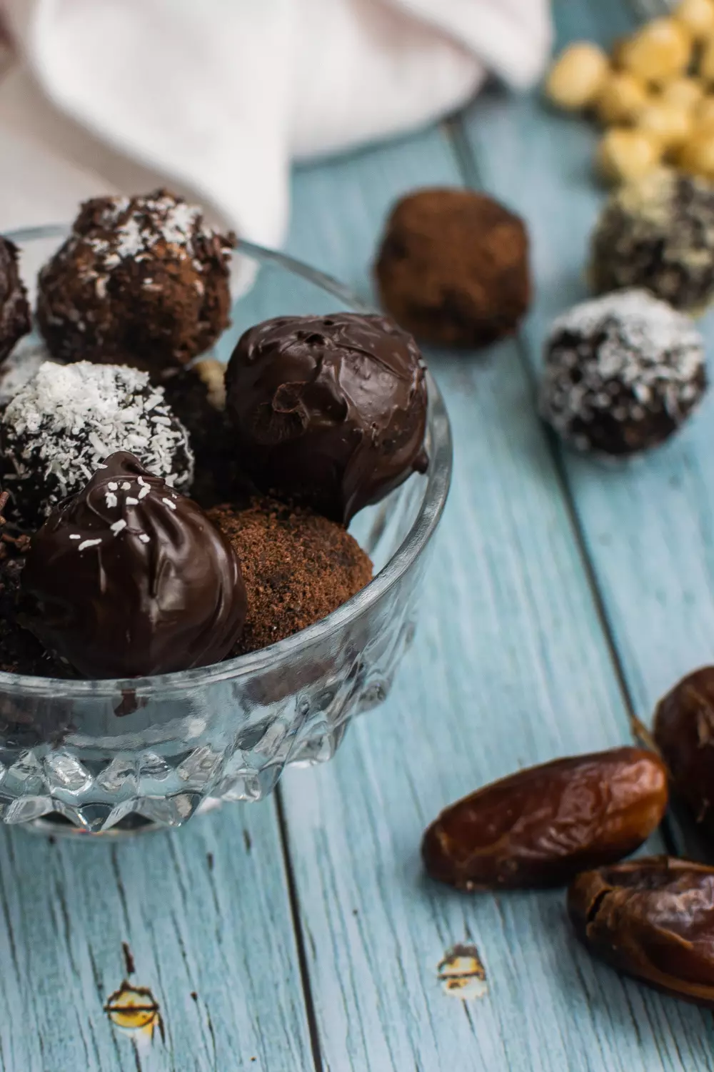 The other day, I had a sweet tooth craving. I also had a bunch of baking ingredients but no real plan or recipe in mind. Enter this no-bake chocolate truffle recipe, a creation from my desperation search of something sweet. They are an easy snack to make that combines the richness of chocolate with the natural sweetness of dates. Perfect for those seeking a decadent treat without the hassle of baking, these truffles are easy to prepare and offer a customizable experience with various coatings.