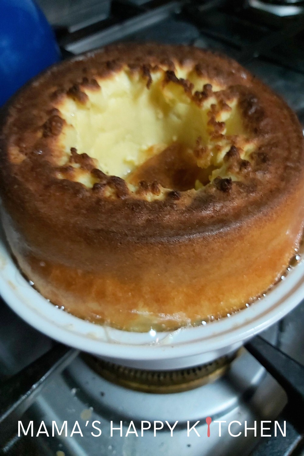 I was doing some research the other day into classic British dishes and came across Yorkshire pudding, which isn't a pudding. It's more of like a bread or a roll, with a convenient little dip so I can scoop yumminess inside of it. So of course I had to make some. This is the best Yorkshire pudding recipe (at least, according to me) ... and it's easy to make! The secret, of course, is in the bacon. Doesn't bacon make everything taste better? I bet you'll love this easy recipe too!