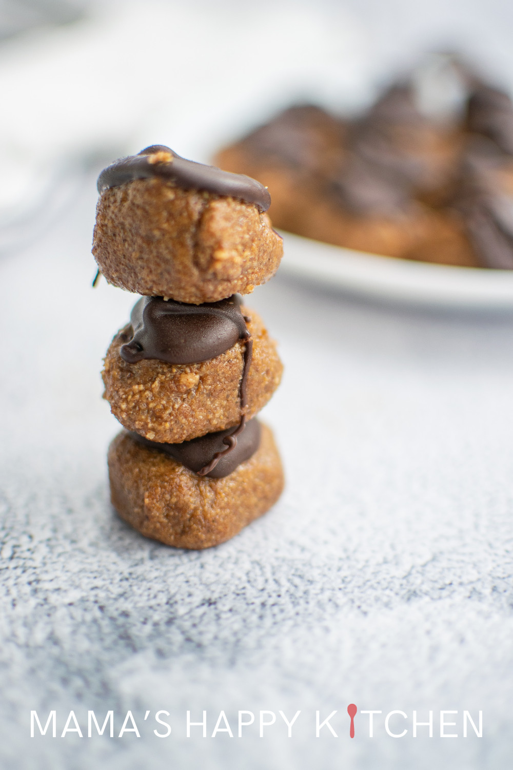 I love Reese's, but candy prices are through the roof! Here are some homemade Reese's peanut butter "cups" for you to make. They are so good, and the best part is that you can use whatever ingredients you want without all of that yucky preservatives. If you want, you could also make your own peanut butter for them, use different chocolate, or throw in some Nutella instead. If you're feeling adventurous, why not some sea salt sprinkled on top, or maybe crispy rice cereal? Or even caramel!