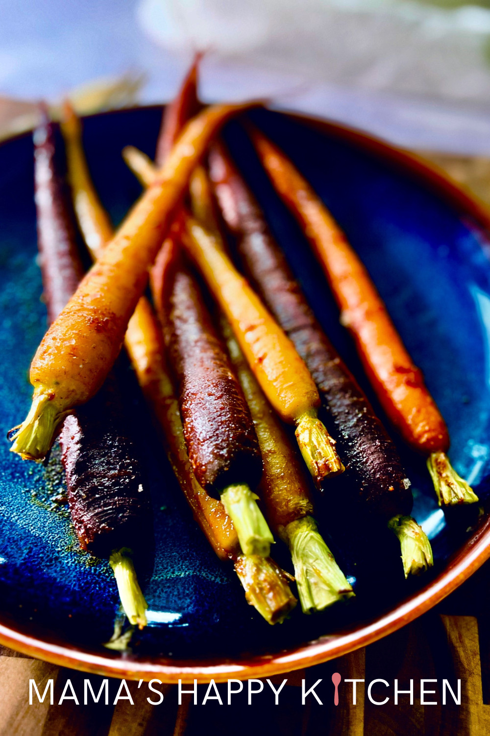 This roasted carrots recipe with brown sugar checks all the boxes: crowd-pleasing, easy to cook, reasonably healthy. It also gets double bonus points because they are completely addictive as well. They are also super easy to make with just a touch of smoky salt. Ready in just 20 minutes and requiring only a handful of dishes, these carrots are a fantastic side dish for an easy weeknight or holiday meal! The brown sugar barbecue sauce has a sweet-tangy flavor that works on plates year-round.