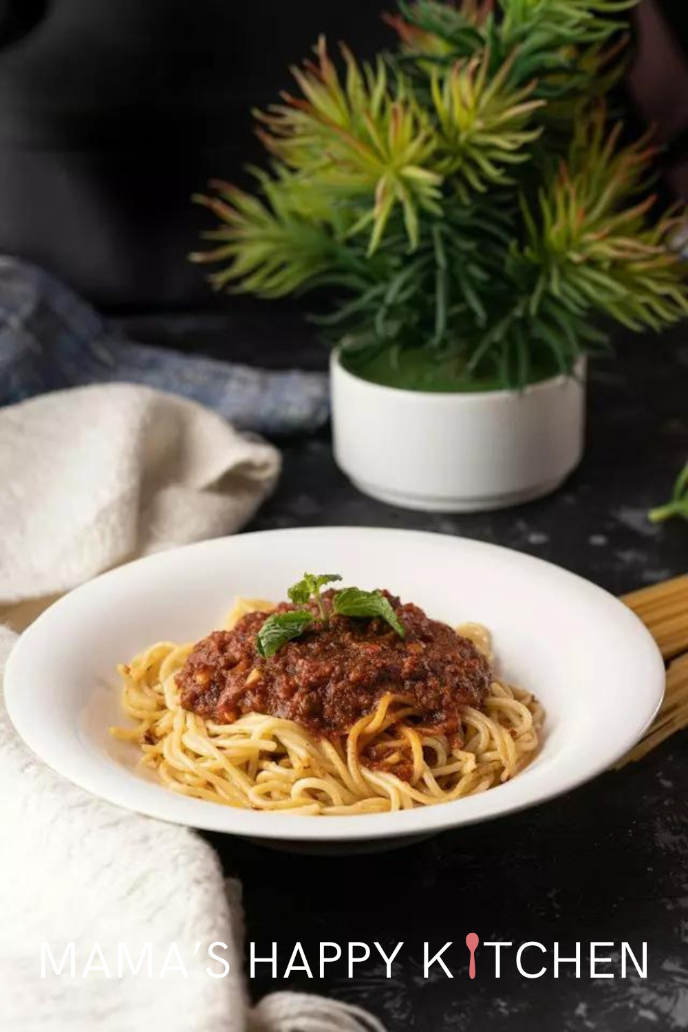 Today I want to show you my basic homemade spaghetti meat sauce recipe, which you can make in like 20 minutes ... including the pasta! This recipe uses a can of tomato sauce (any type). I also have an easy Bolognese sauce with a can of tomatoes (or even my roasted tomatoes or canning tomatoes). You can even make life super easy by making double or triple batches of spaghetti and then freezing in portions that you normally eat. You can also double or triple the sauce recipe and freeze it too!